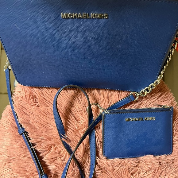 Michael Kors Handbags - Jet Set Travel Large Chain Strap Crossbody Bag. Come with a coin & card holder.